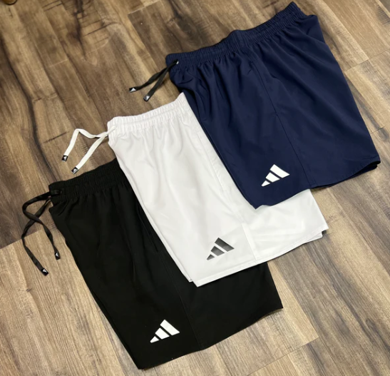Shorts Adidas Branco Badge of Sport Logo Preto