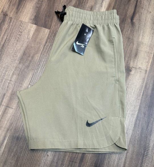Bermuda Nike Bege