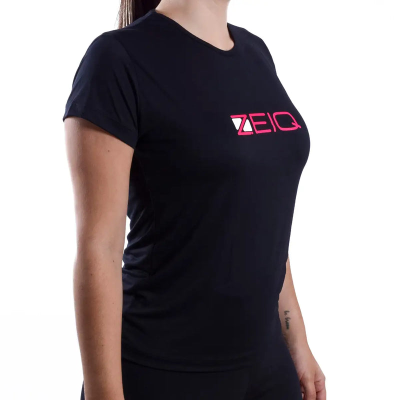 Baby Look Zeiq Preta – Logo Rosa e Branco